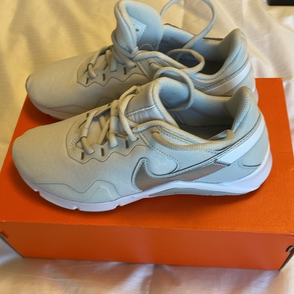 Nike Legend Essential 2 women’s training sneakers - Picture 4 of 8